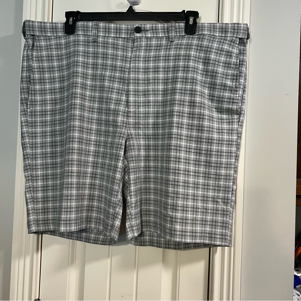 Gray and White plaid shorts Cool 18 Pro size 44